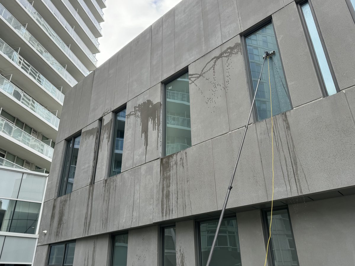 Water-fed pole cleaning building exterior